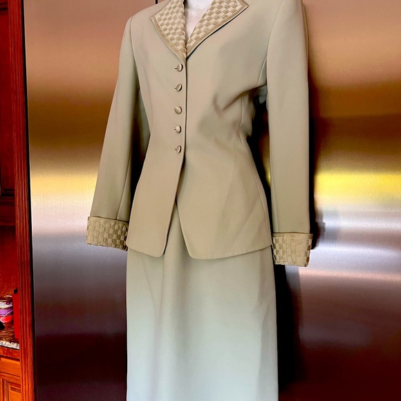 Albert Nipon Special Occasion Suit - Picture 1 of 10